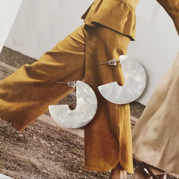 New in Package White Pearlescent Acrylic Half Hoop Earrings - Picture 2 of 4